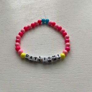 Taylor Swift Daylight friendship bracelet